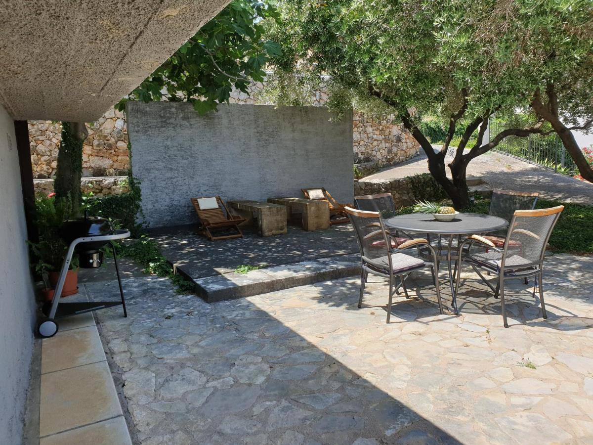 Villa Two Olives Vrbnik  Esterno foto